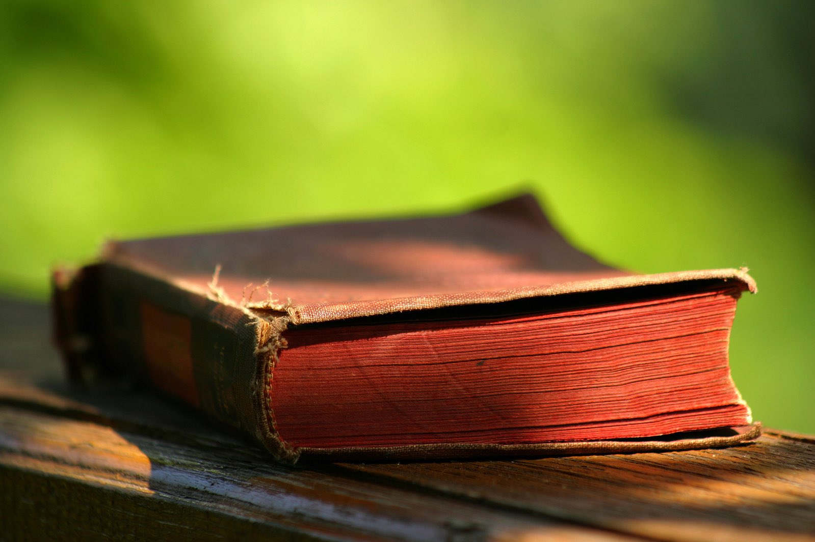 old-book-1426980-1599x1065