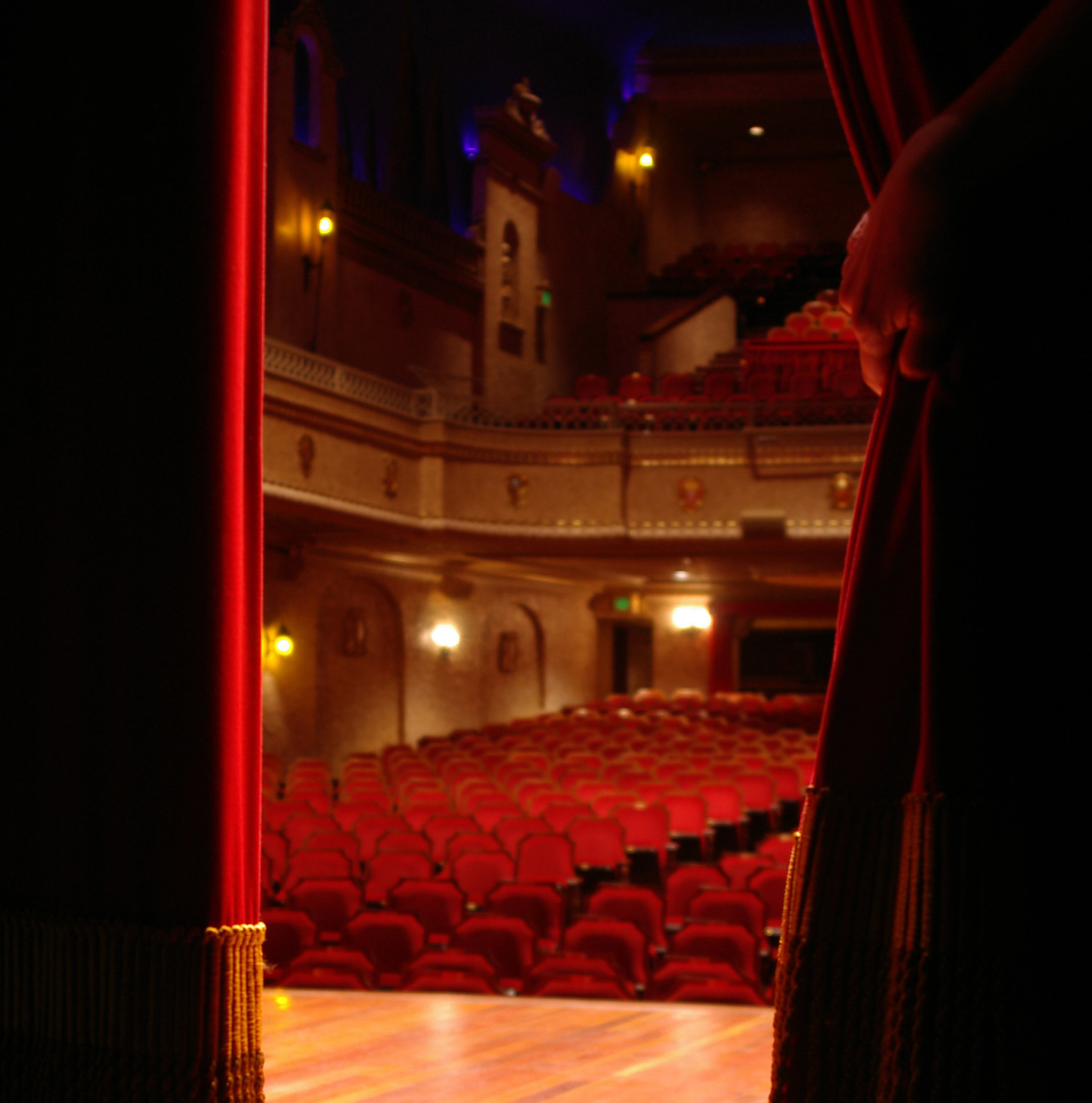 theater-5-1228132-1599x2395